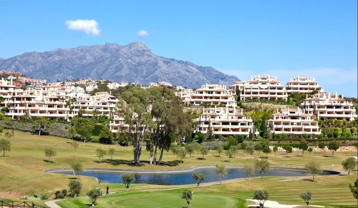 3 bedroom Penthouse for sale in Benahavis with pool garage - € 1,400,000 (Ref: 9540552)