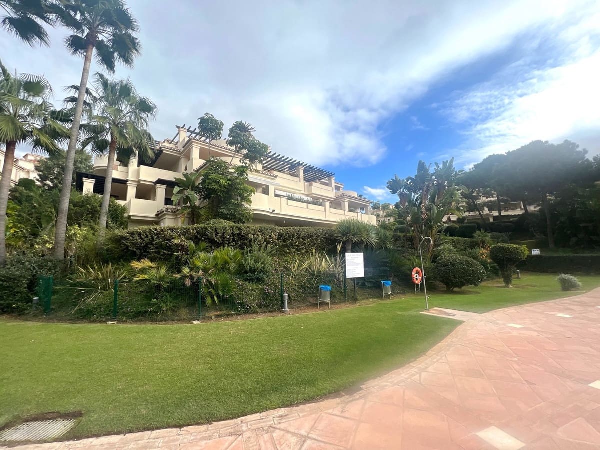 3 bedroom Penthouse for sale in Benahavis with pool garage - € 1,400,000 (Ref: 9540552)