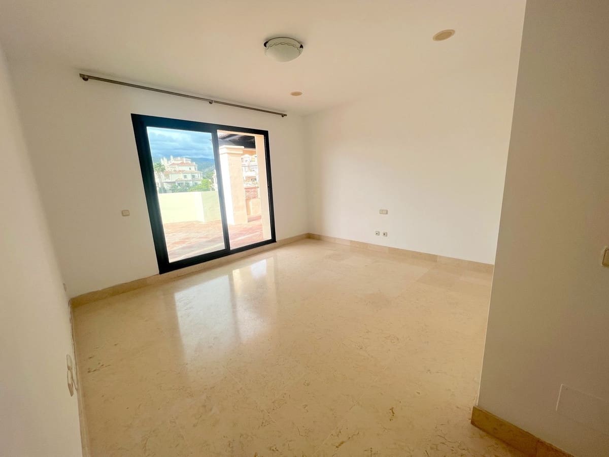 3 bedroom Penthouse for sale in Benahavis with pool garage - € 1,400,000 (Ref: 9540552)