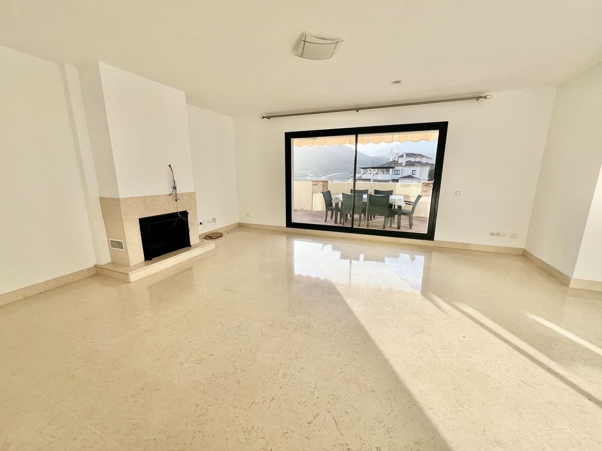 3 bedroom Penthouse for sale in Benahavis with pool garage - € 1,400,000 (Ref: 9540552)