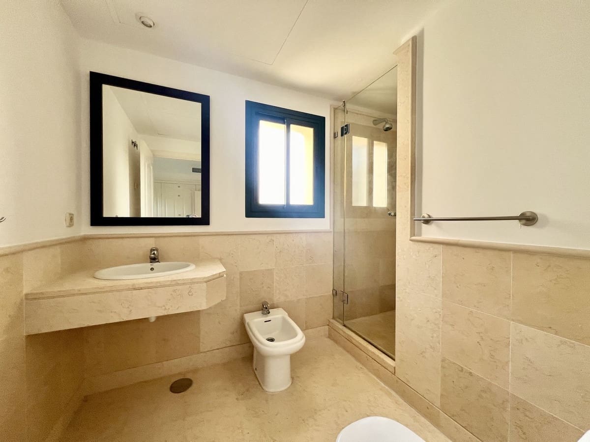 3 bedroom Penthouse for sale in Benahavis with pool garage - € 1,400,000 (Ref: 9540552)