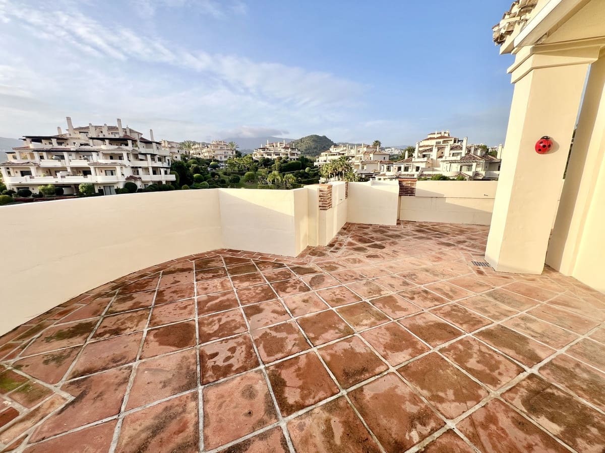 3 bedroom Penthouse for sale in Benahavis with pool garage - € 1,400,000 (Ref: 9540552)