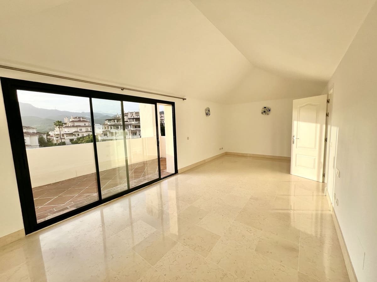 3 bedroom Penthouse for sale in Benahavis with pool garage - € 1,400,000 (Ref: 9540552)