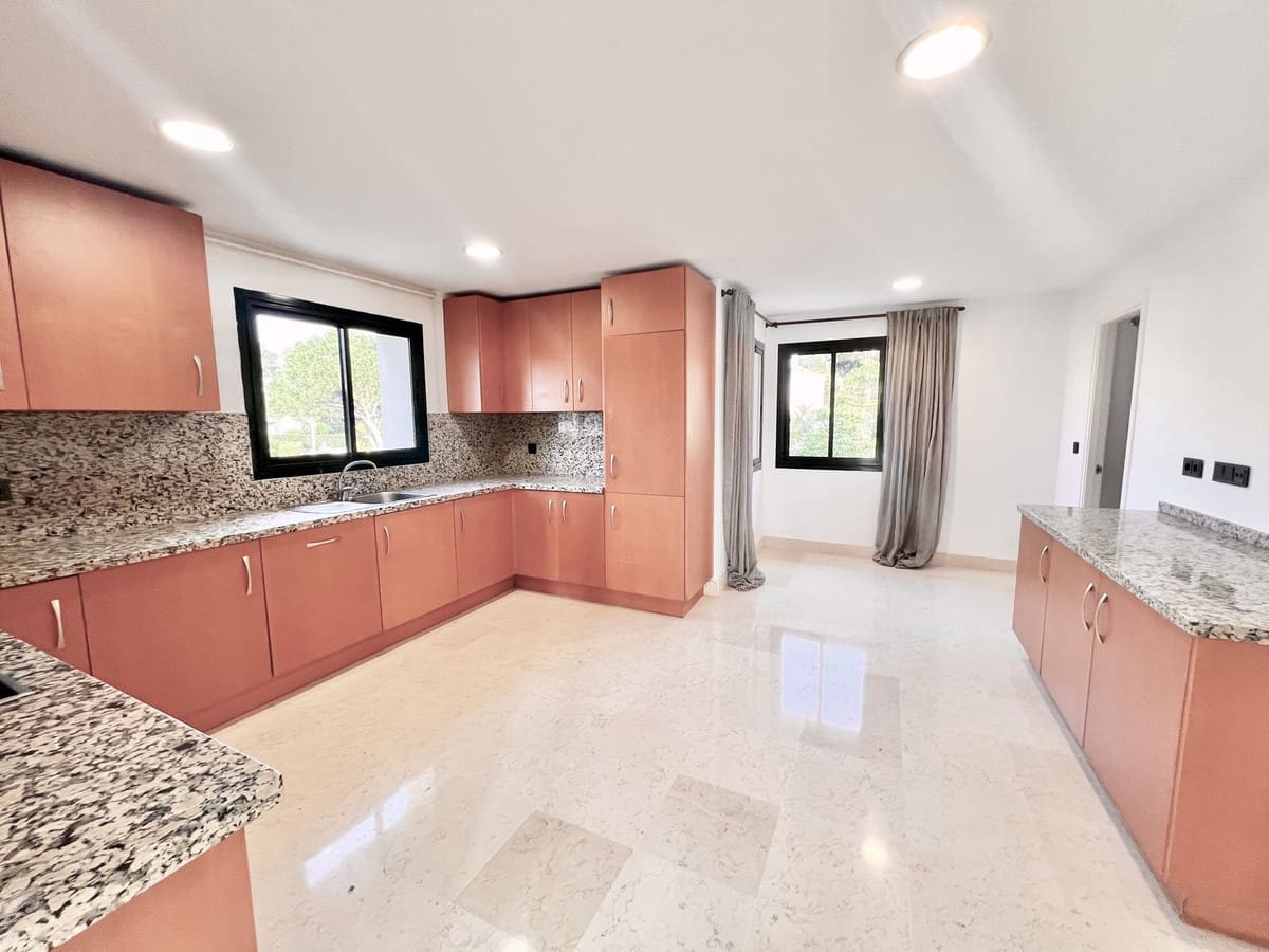 3 bedroom Penthouse for sale in Benahavis with pool garage - € 1,400,000 (Ref: 9540552)