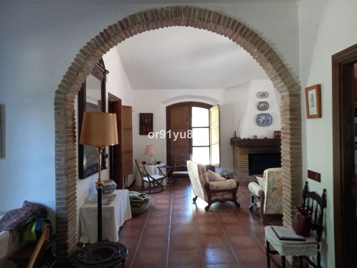 5 bedroom Finca/Country House for sale in Casares - € 1,400,000 (Ref: 9540553)