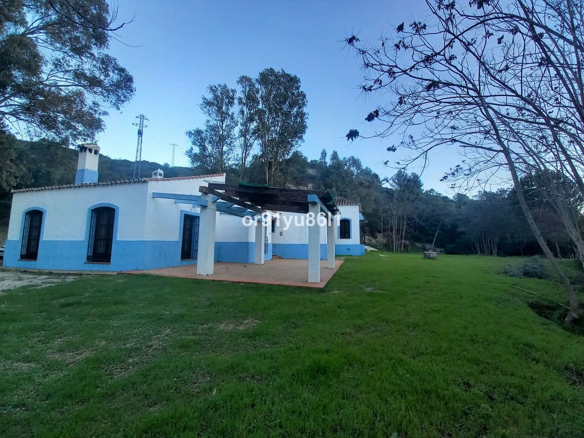5 bedroom Finca/Country House for sale in Casares - € 1,400,000 (Ref: 9540553)