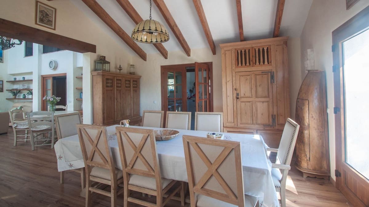 Finca/Casa Rural de 5 habitaciones en Casares en venta con piscina - 1.400.000 € (Ref: 9540554)