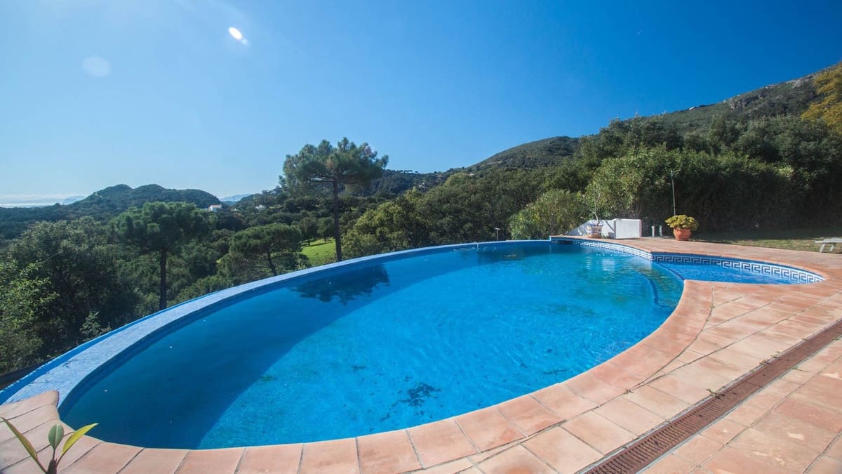 Finca/Casa Rural de 5 habitaciones en Casares en venta con piscina - 1.400.000 € (Ref: 9540554)