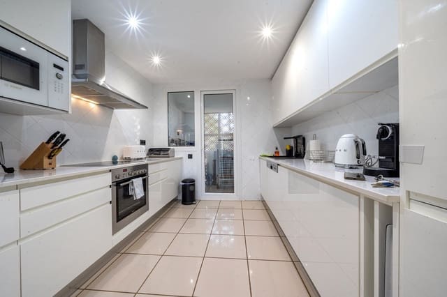 3 makuuhuone Kattohuoneisto myytävänä paikassa El Paraiso, Estepona mukana uima-altaan - 1 495 000 € (Ref: 9540558)