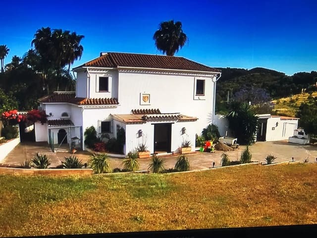 4 quarto Quinta/Casa Rural para venda em Centro, Estepona com piscina - 1 495 000 € (Ref: 9540559)
