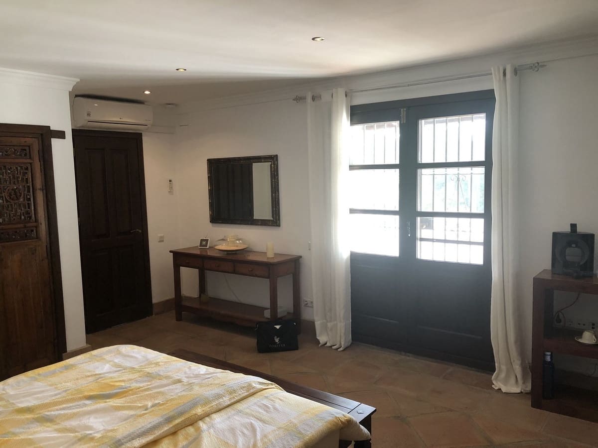 Finca/Casa Rural de 4 habitaciones en Estepona en venta con piscina - 1.495.000 € (Ref: 9540559)