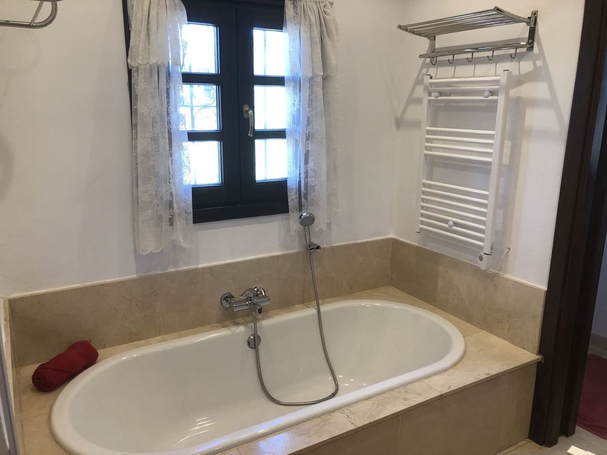 Finca/Casa Rural de 4 habitaciones en Estepona en venta con piscina - 1.495.000 € (Ref: 9540559)
