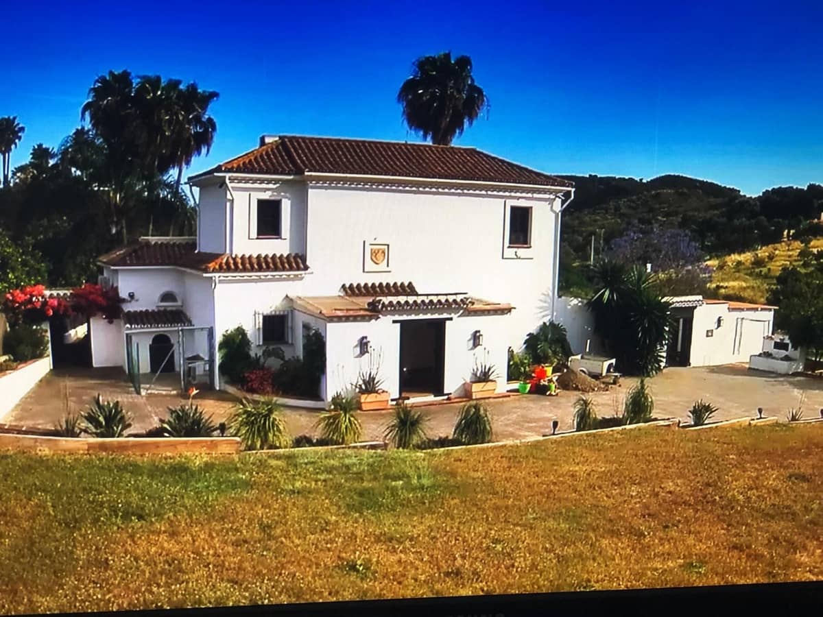Finca/Casa Rural de 4 habitaciones en Estepona en venta con piscina - 1.495.000 € (Ref: 9540559)