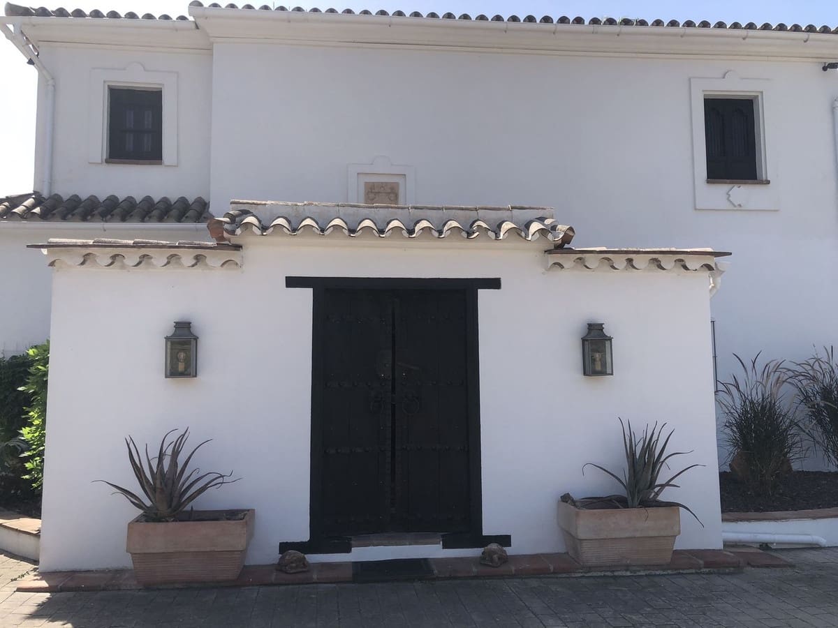 Finca/Casa Rural de 4 habitaciones en Estepona en venta con piscina - 1.495.000 € (Ref: 9540559)