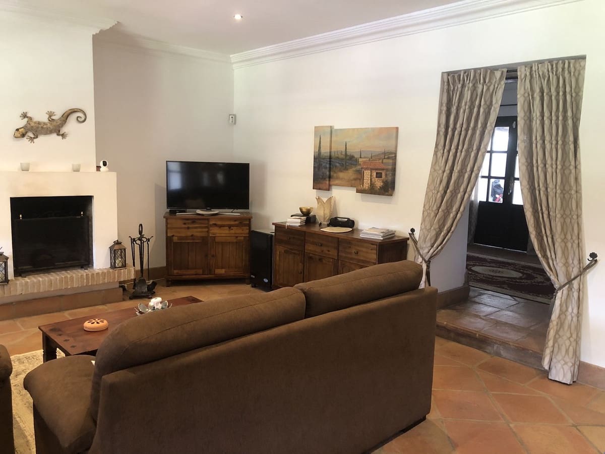 Finca/Casa Rural de 4 habitaciones en Estepona en venta con piscina - 1.495.000 € (Ref: 9540559)