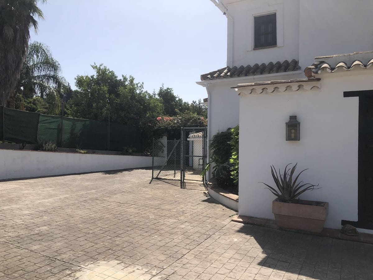 Finca/Casa Rural de 4 habitaciones en Estepona en venta con piscina - 1.495.000 € (Ref: 9540559)