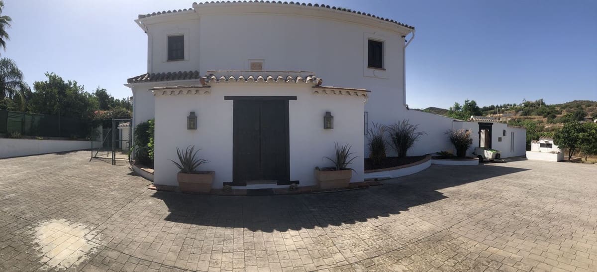 Finca/Casa Rural de 4 habitaciones en Estepona en venta con piscina - 1.495.000 € (Ref: 9540559)
