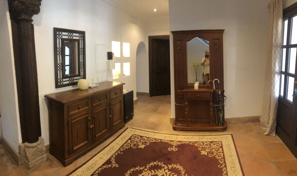 Finca/Casa Rural de 4 habitaciones en Estepona en venta con piscina - 1.495.000 € (Ref: 9540559)