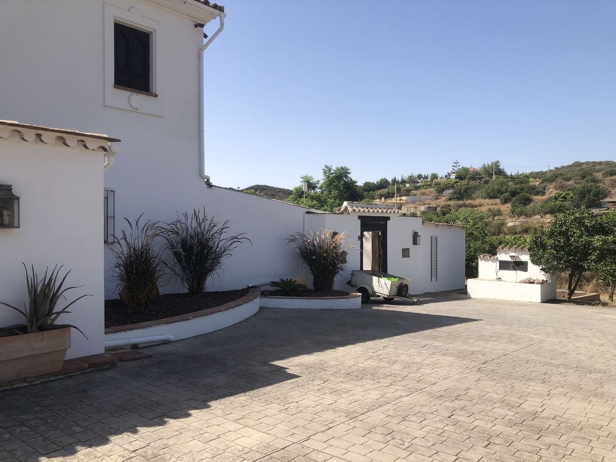 Finca/Casa Rural de 4 habitaciones en Estepona en venta con piscina - 1.495.000 € (Ref: 9540559)