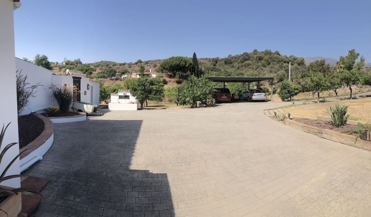 Finca/Casa Rural de 4 habitaciones en Estepona en venta con piscina - 1.495.000 € (Ref: 9540559)