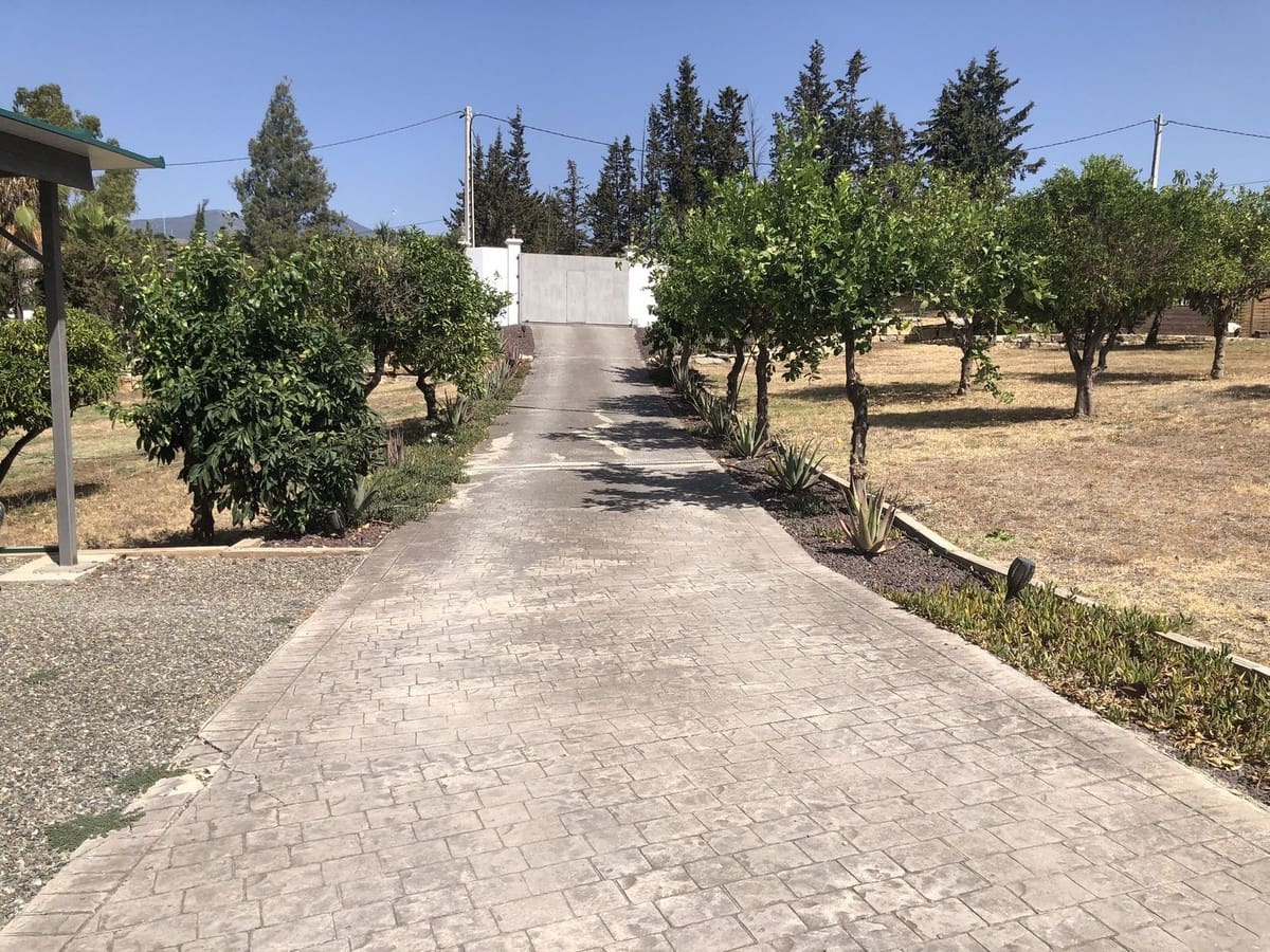 Finca/Casa Rural de 4 habitaciones en Estepona en venta con piscina - 1.495.000 € (Ref: 9540559)