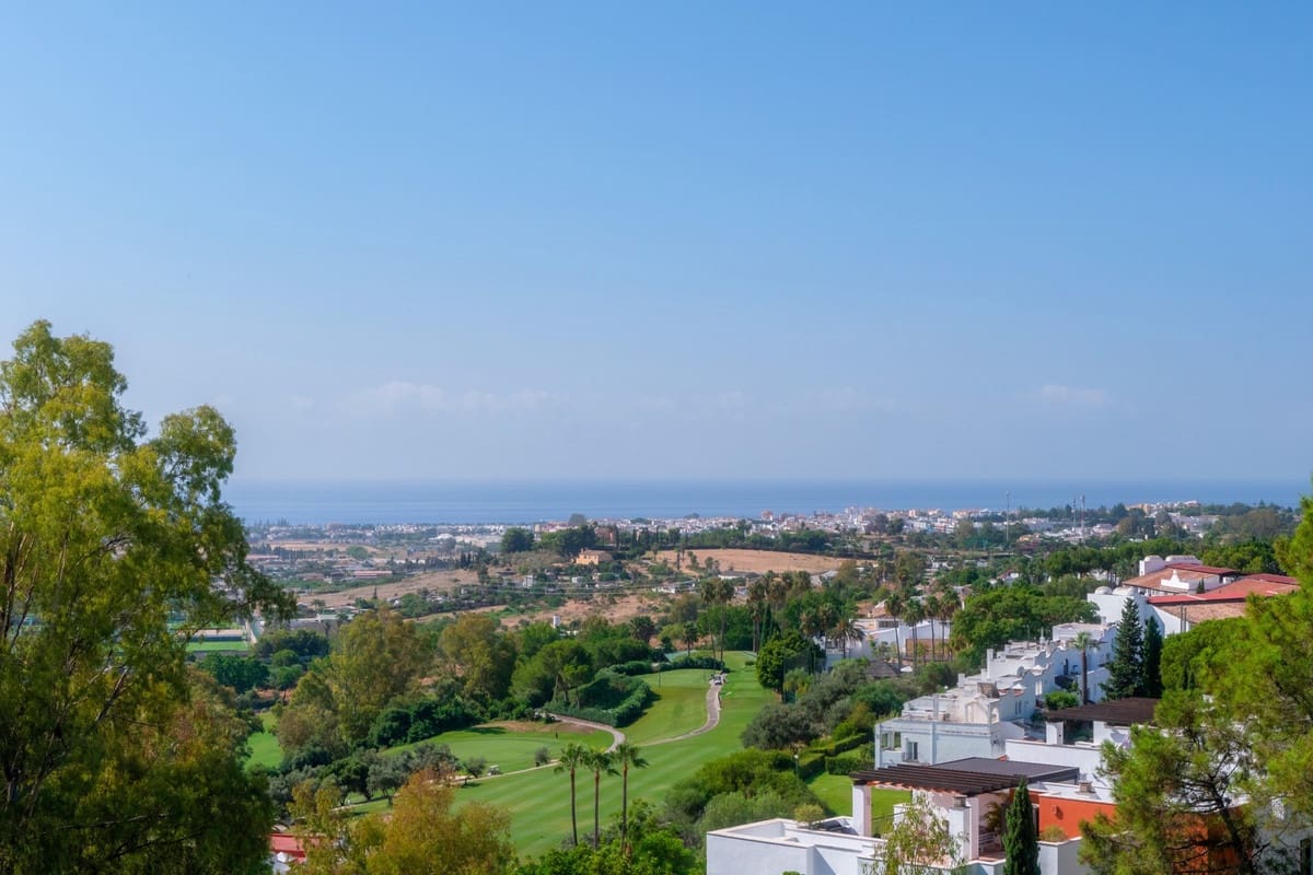 3 sypialnia Penthouse na sprzedaż w La Quinta z basenem - 1 500 000 € (Ref: 9540560)