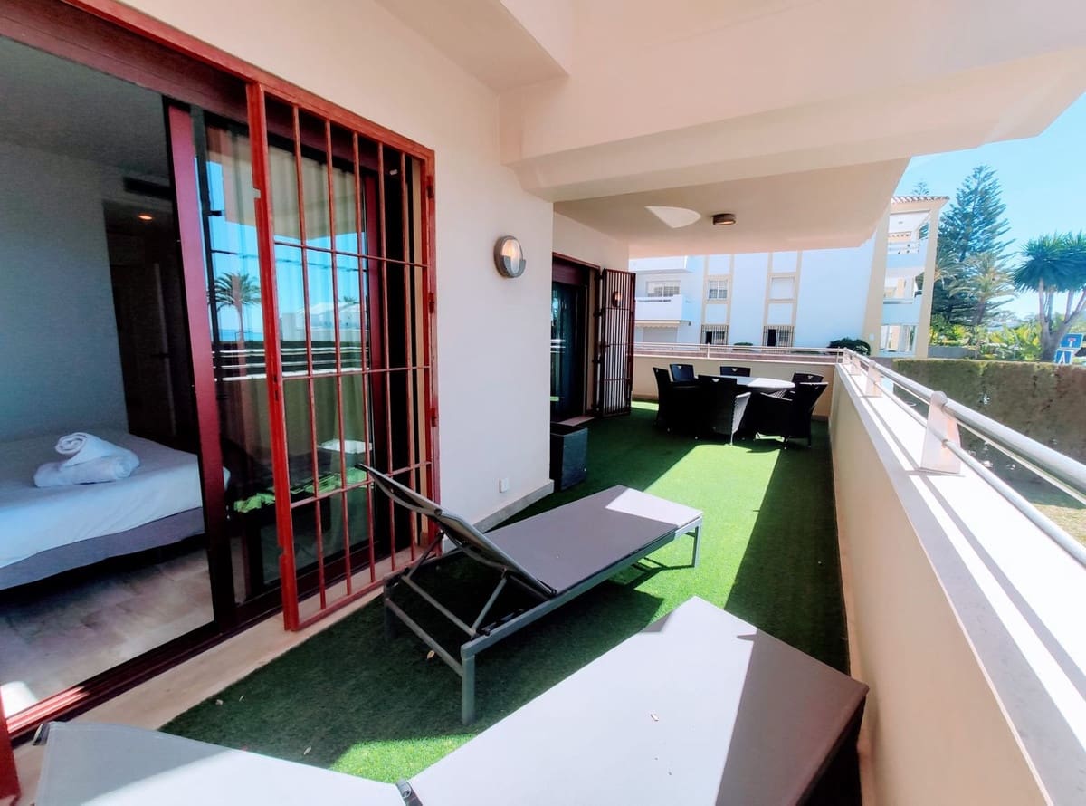 3 bedroom Apartment for sale in San Pedro de Alcantara with pool garage - € 999,000 (Ref: 9541560)