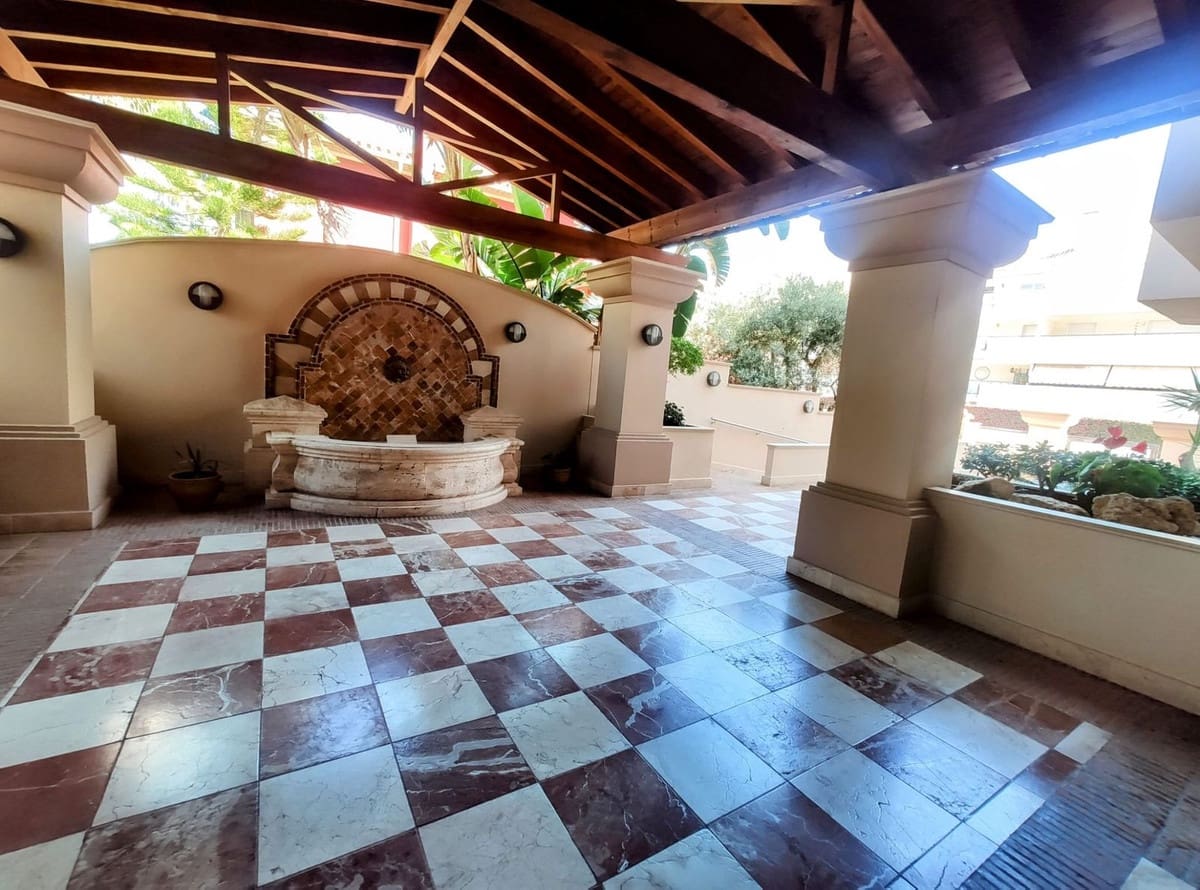 3 bedroom Apartment for sale in San Pedro de Alcantara with pool garage - € 999,000 (Ref: 9541560)