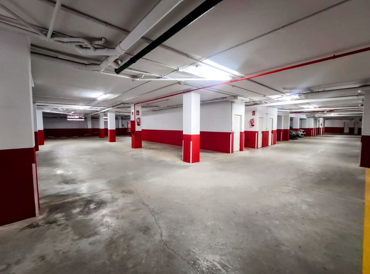 3 bedroom Apartment for sale in San Pedro de Alcantara with pool garage - € 999,000 (Ref: 9541560)