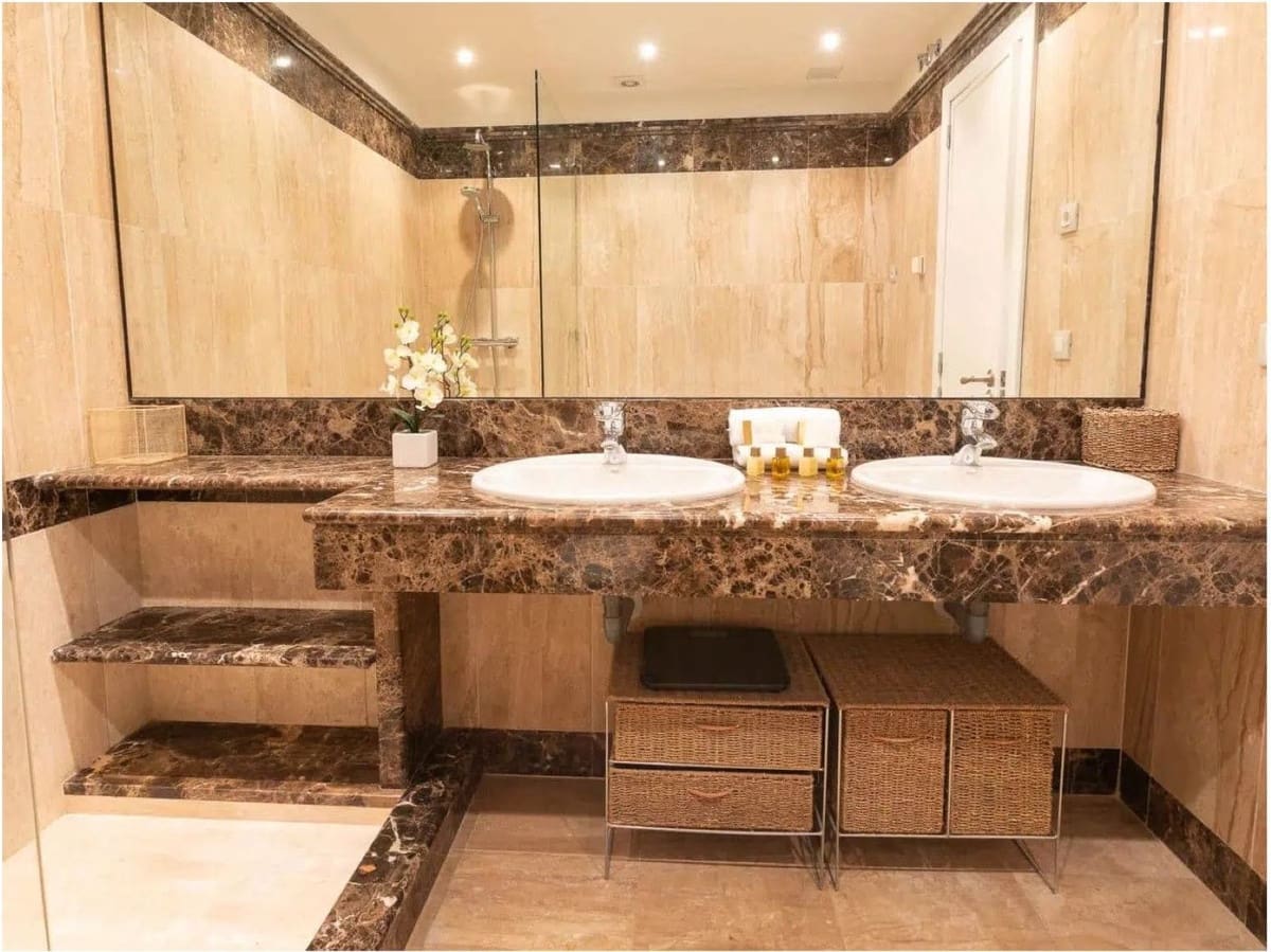 3 bedroom Apartment for sale in San Pedro de Alcantara with pool garage - € 999,000 (Ref: 9541560)