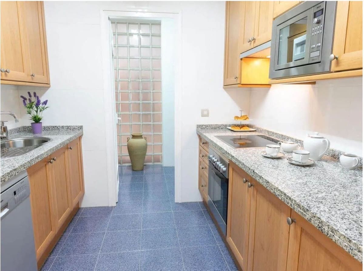 3 bedroom Apartment for sale in San Pedro de Alcantara with pool garage - € 999,000 (Ref: 9541560)