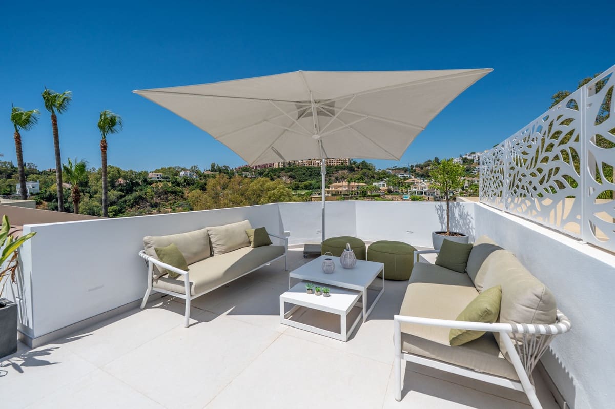 3 soveværelse Byhus til salg i La Quinta med swimmingpool - € 1.195.000 (Ref: 9543798)