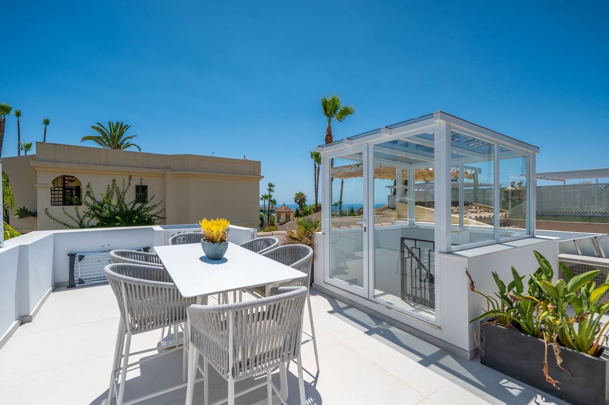 3 soveværelse Byhus til salg i La Quinta med swimmingpool - € 1.195.000 (Ref: 9543798)