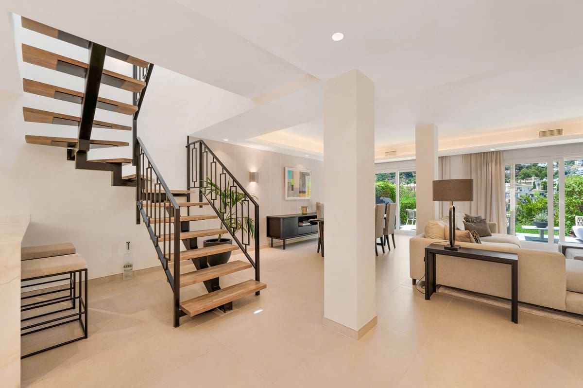 3 soveværelse Byhus til salg i La Quinta med swimmingpool - € 1.195.000 (Ref: 9543798)