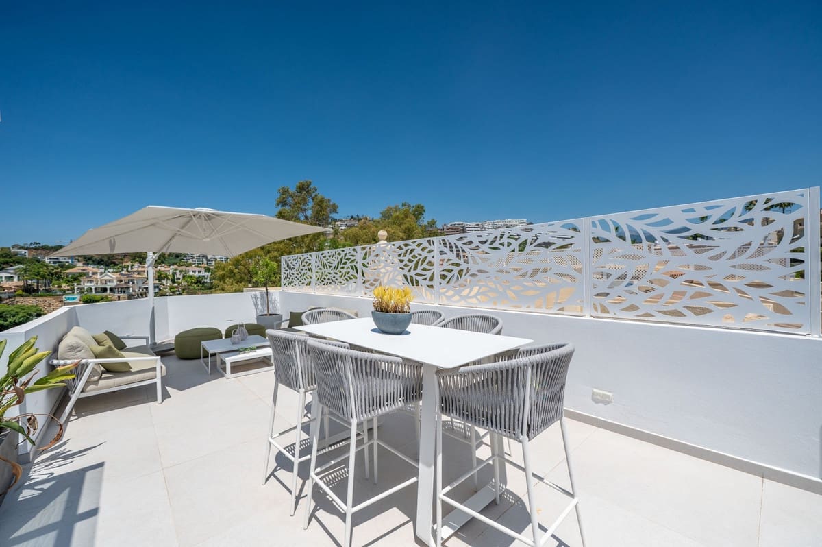 3 soveværelse Byhus til salg i La Quinta med swimmingpool - € 1.195.000 (Ref: 9543798)