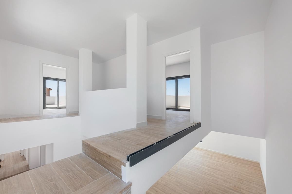 5 slaapkamer Villa te koop in El Coto met zwembad garage - € 1.400.000 (Ref: 9543799)