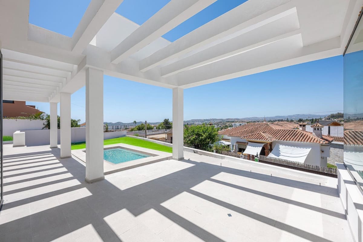 5 slaapkamer Villa te koop in El Coto met zwembad garage - € 1.400.000 (Ref: 9543799)