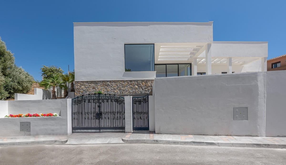 5 slaapkamer Villa te koop in El Coto met zwembad garage - € 1.400.000 (Ref: 9543799)