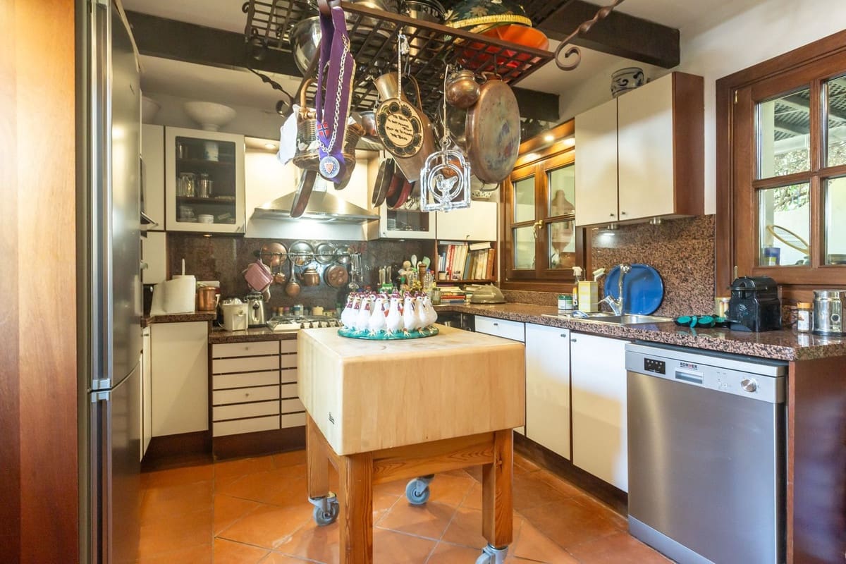 5 slaapkamer Villa te koop in Elviria met zwembad - € 1.495.000 (Ref: 9543800)