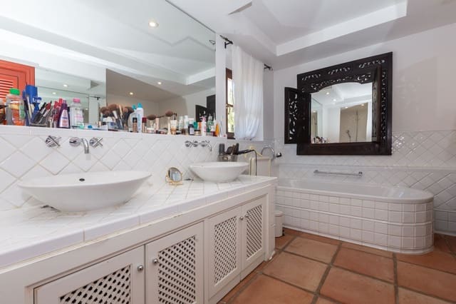 5 slaapkamer Villa te koop in Elviria, Marbella met zwembad - € 1.495.000 (Ref: 9543800)