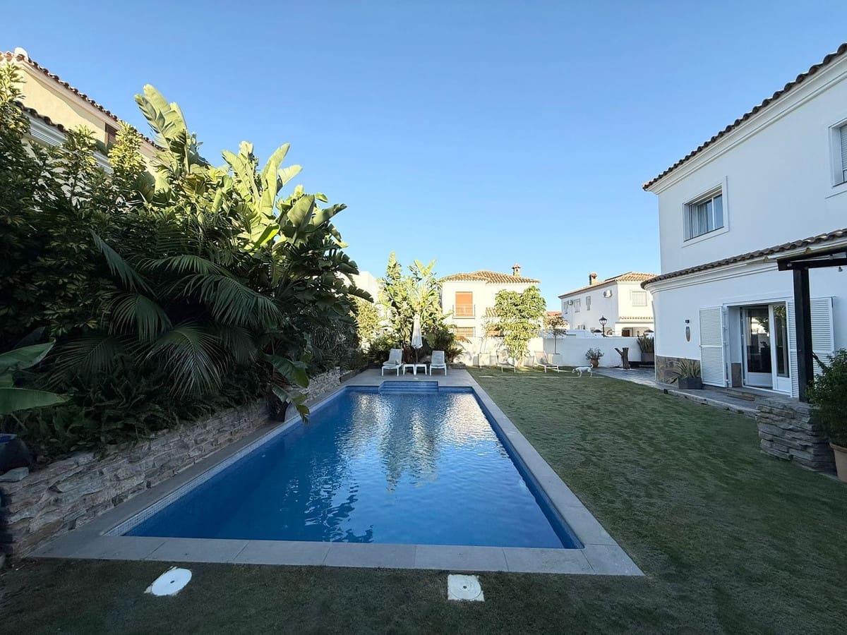 Chalet de 5 habitaciones en Casares en venta con piscina - 749.000 € (Ref: 9548399)
