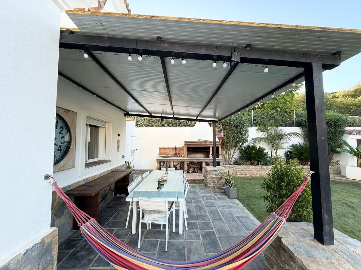 Chalet de 5 habitaciones en Casares en venta con piscina - 749.000 € (Ref: 9548399)