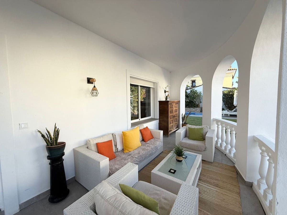 5 bedroom Villa for sale in Casares with pool - € 749,000 (Ref: 9548399)