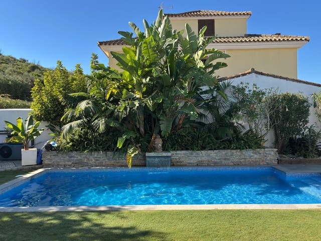 5 chambre Villa/Maison à vendre à Casares Pueblo, Casares avec piscine - 749 000 € (Ref: 9548399)