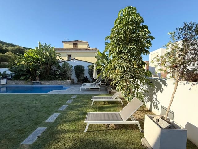 5 chambre Villa/Maison à vendre à Casares Pueblo, Casares avec piscine - 749 000 € (Ref: 9548399)