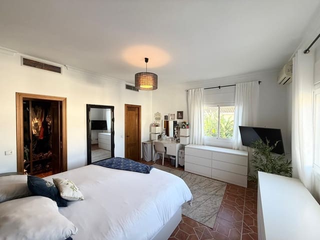 5 chambre Villa/Maison à vendre à Casares Pueblo, Casares avec piscine - 749 000 € (Ref: 9548399)
