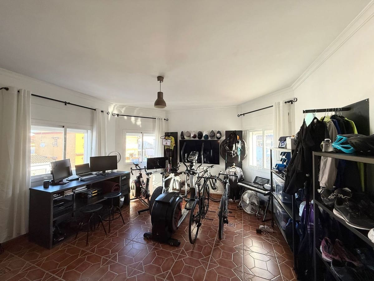 5 bedroom Villa for sale in Casares with pool - € 749,000 (Ref: 9548399)