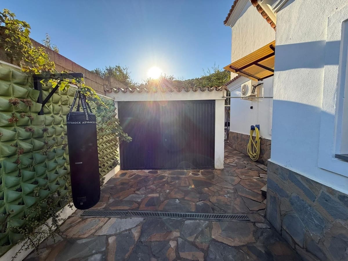 5 bedroom Villa for sale in Casares with pool - € 749,000 (Ref: 9548399)
