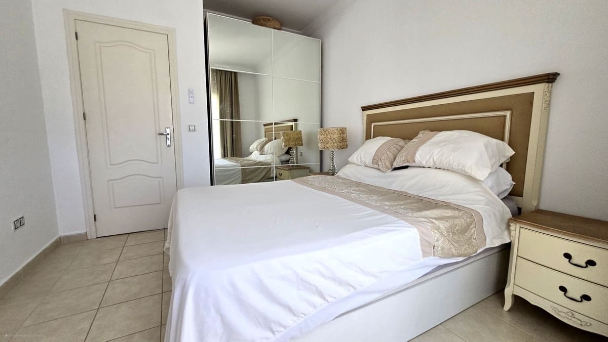 Chalet de 4 habitaciones en Calahonda en venta con piscina - 1.249.000 € (Ref: 9548401)