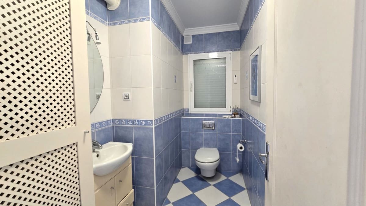 Chalet de 4 habitaciones en Calahonda en venta con piscina - 1.249.000 € (Ref: 9548401)